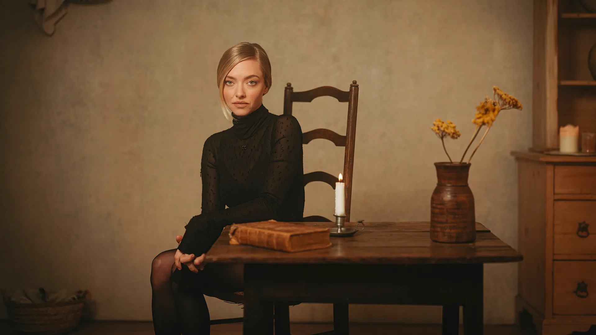 阿曼达·塞弗里德为《名利场》法国版2026年3月拍摄的写真照摄影师：Giulia