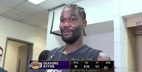 顿宝宝谈被驱逐：“是的，嗯，我真的只是想抗住与申京的身体接触，你知道，我们俩都出