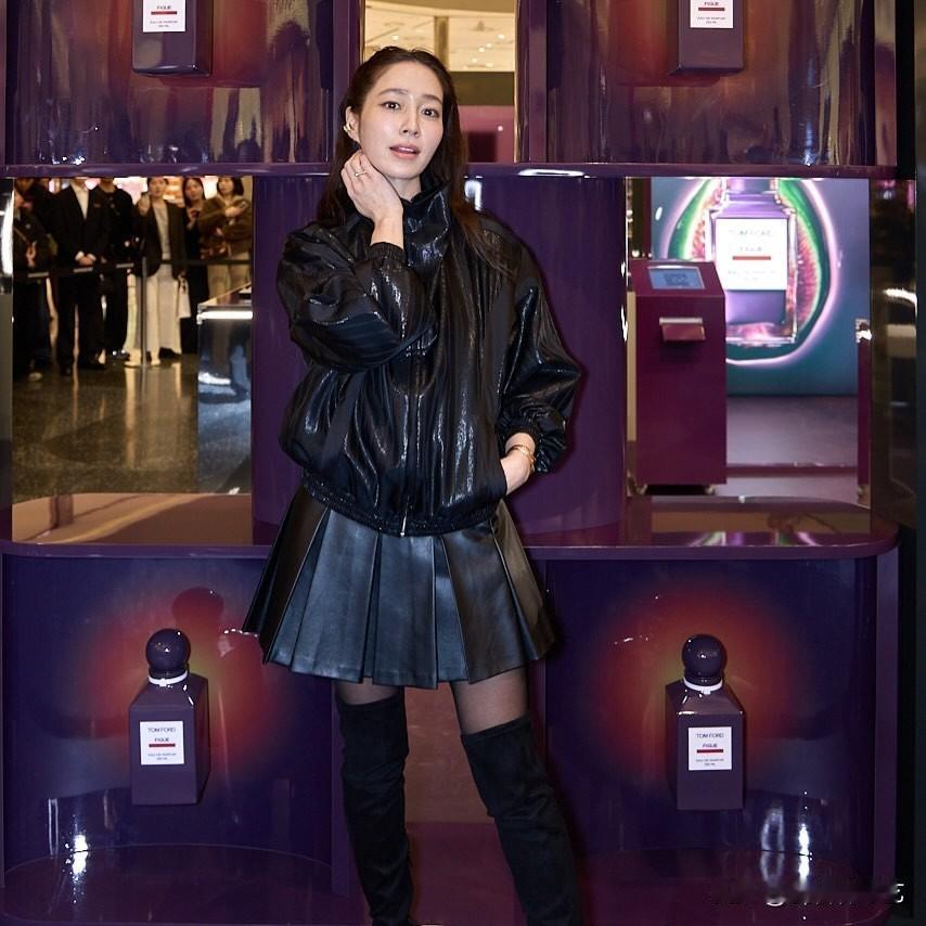 13日，演员李秉宪的妻子李敏贞在自己的Instagram上传了多张照片，并写道“