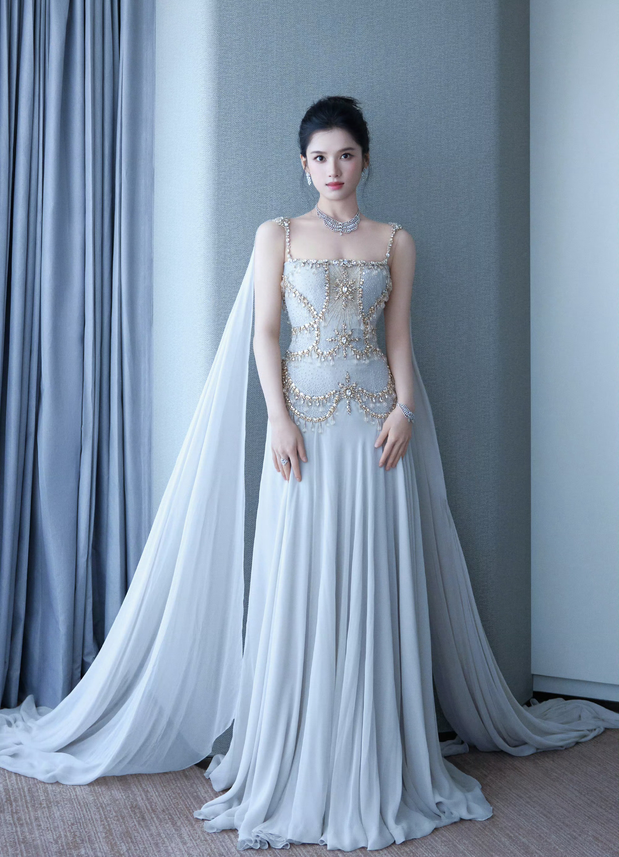 95小花们白玉兰红毯造型🈶张婧仪GeorgesHobeika2025秋冬高