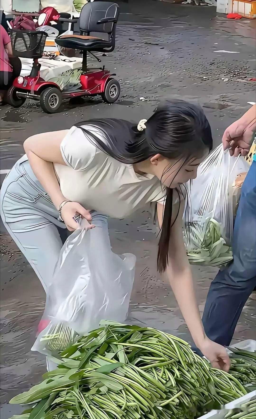 目测这台四轮的性能肯定很不错，这么低的地盘；即便是老年人开起来应该也没问题！前
