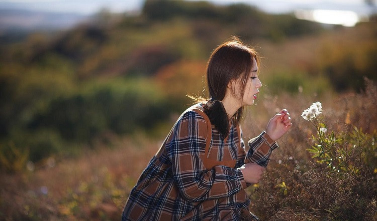 女人背叛后，特别担心无法获得老公和孩子的原谅和接纳。当女人无法回归家庭，也就她