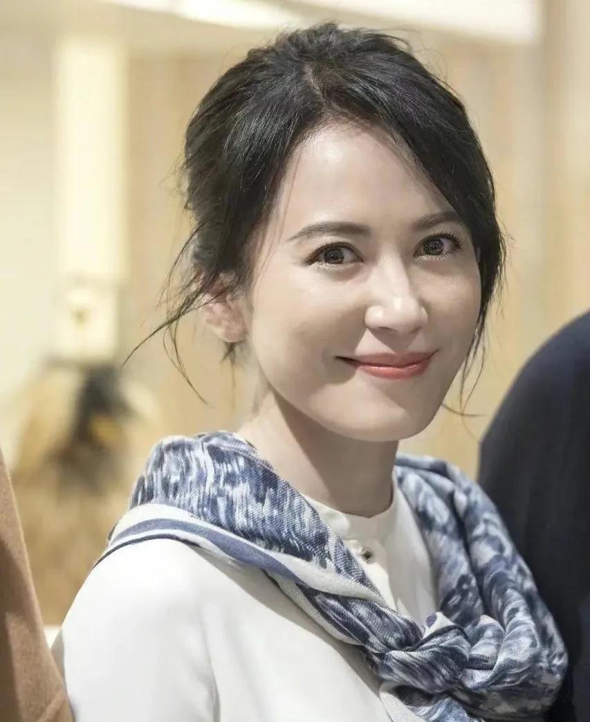 俞飞鸿的长相真有意思，20多的时候像30多的，40多的时候还像30多的，50了还