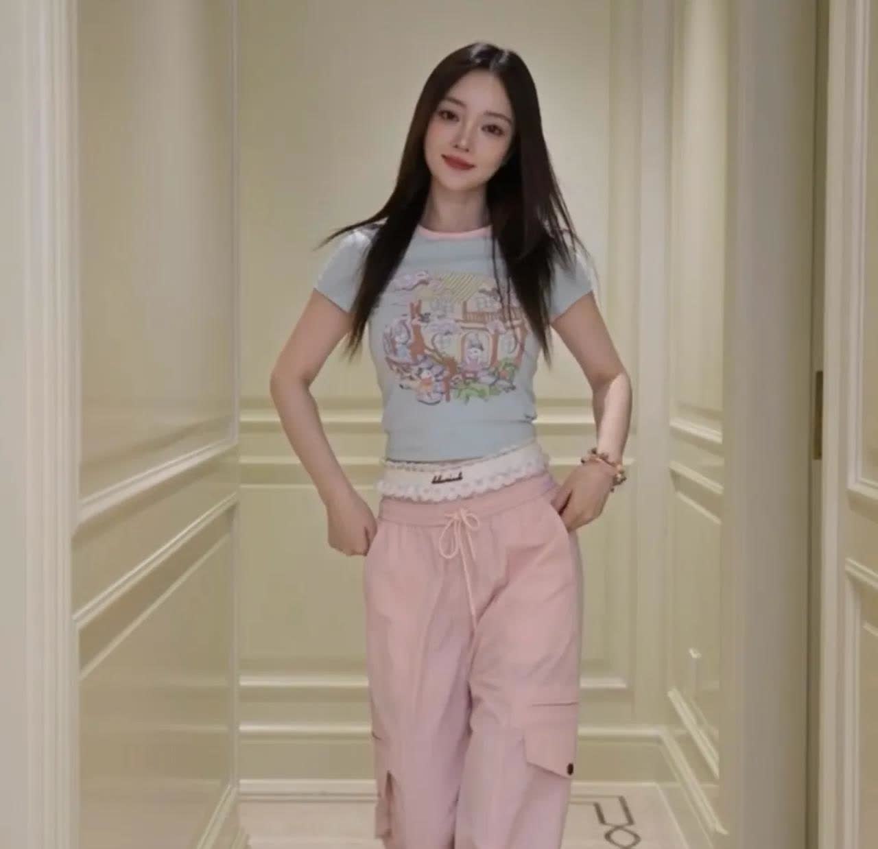 44岁李小璐惊艳变身：少女感十足，美得不像话！