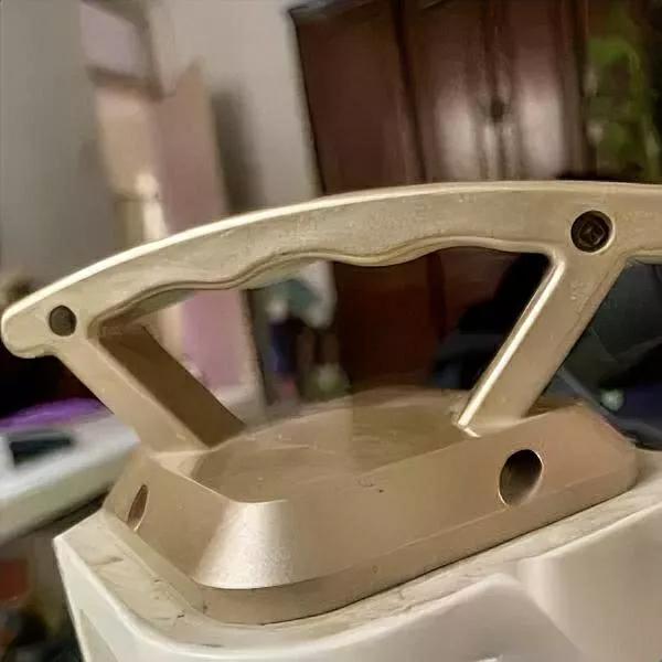 沈巍火的时候我压根没当回事直到刷到他骂人的视频——对着镜头戳着手机骂