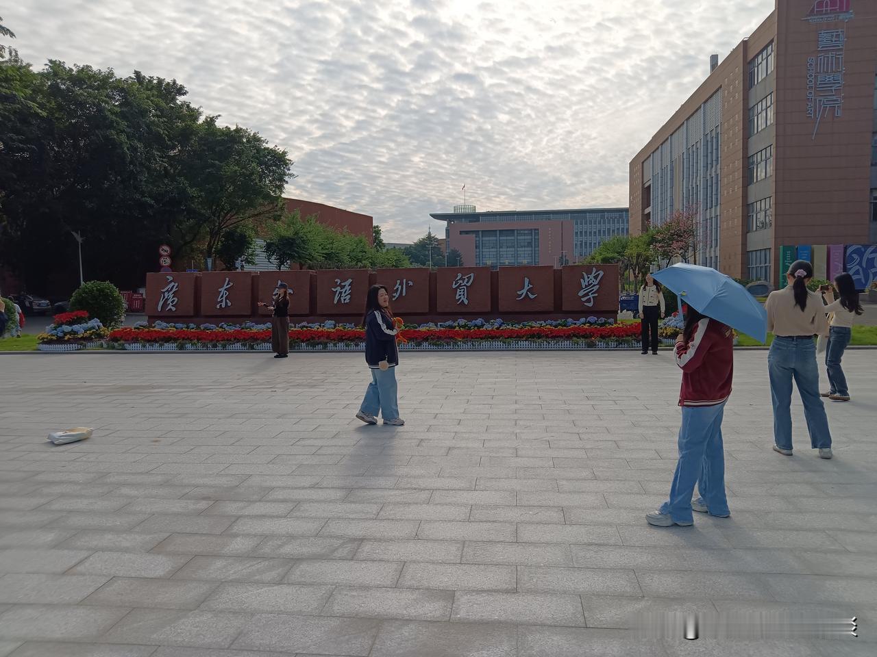 广东外语外贸大学是一所怎样的学校呢？广东外语外贸大学由原广州外国语学院和广州