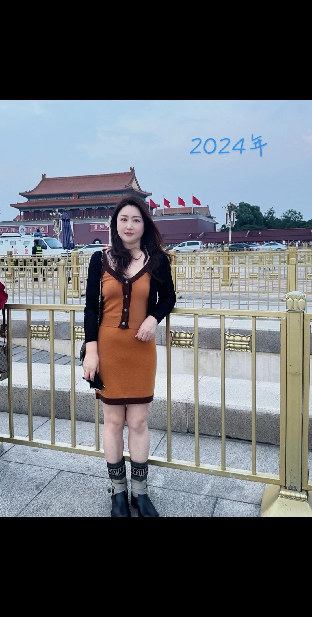 同一个人、同一个地方，相隔一年；变化大吗…