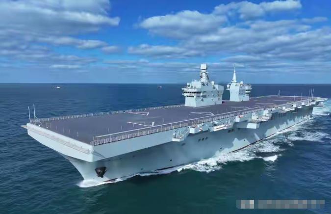 拼人多的战争即将终结！随着央视的公开证实，全球第一艘无人机航母076型四川舰，已