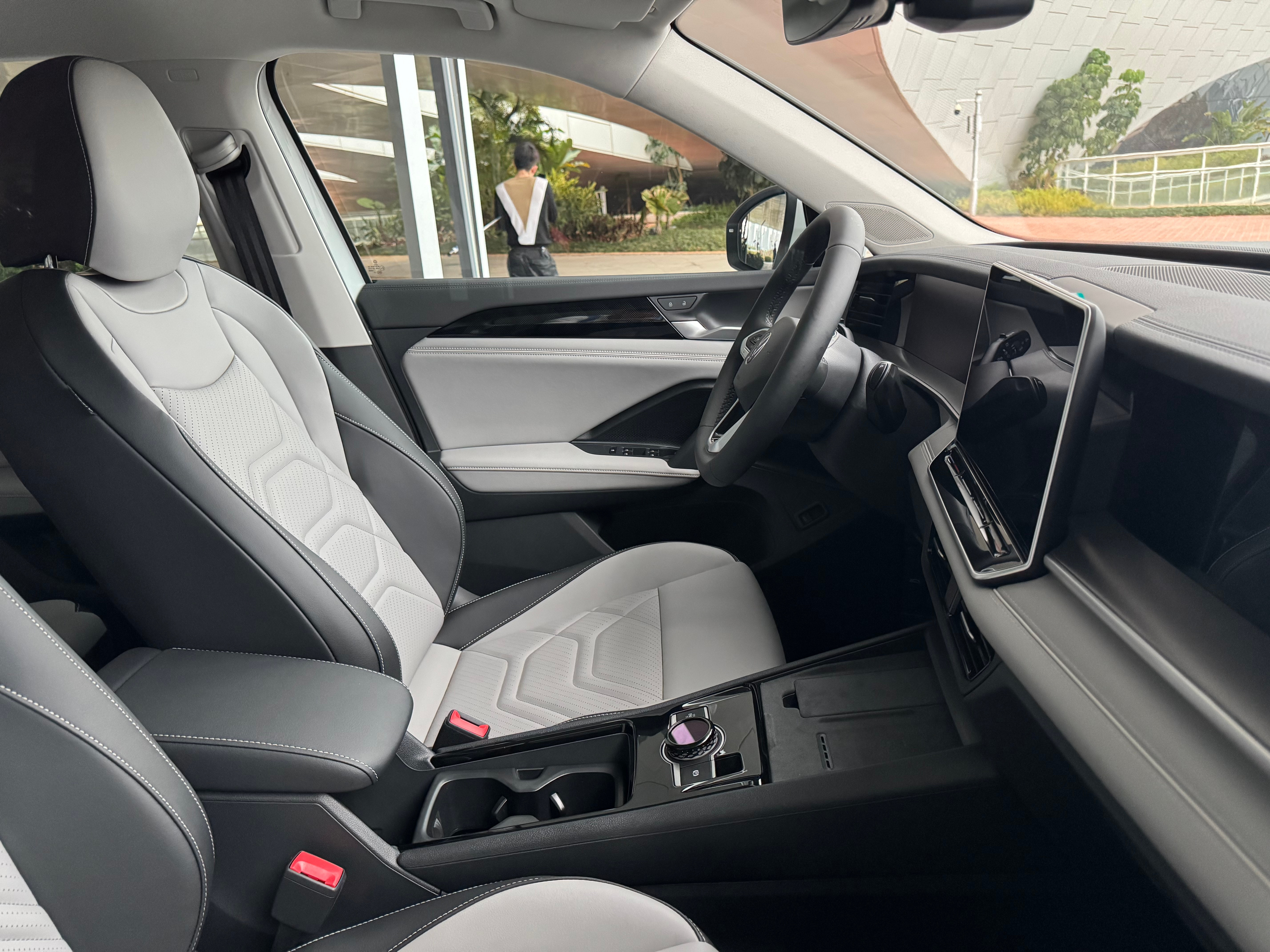 全新探岳L外观有少许改动更圆润了一些，似乎也更好看了~探岳L大众探岳L