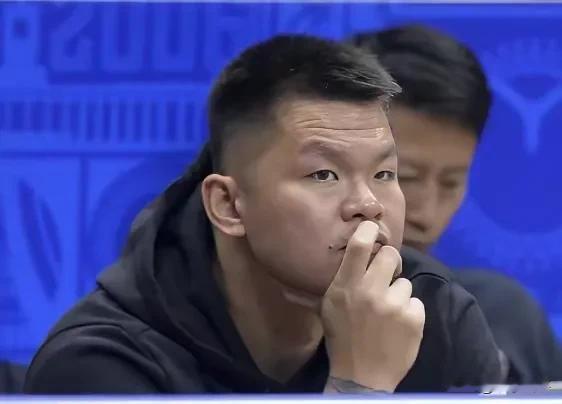 篮球圈最近最大的动静，绝对就是朱芳雨的新动向！刚从广东宏远离任没多久，朱