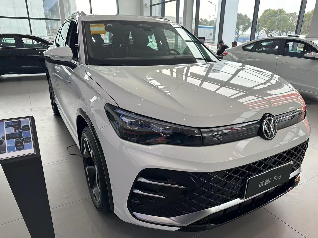 体验过途观L，咱们再来看看途观LPro，这车明显就适合我了。这车的外观明显向