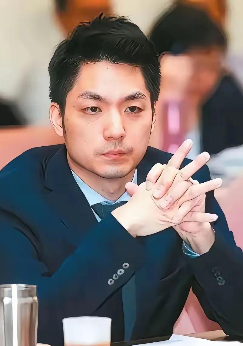 两口棺材悬空停放长达五十一年之久，如今底部的垫木早已受潮，蒋友松却突然公开表态，