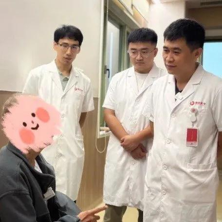 西安82岁的李大爷因为吃了一盘反复加热的手抓羊肉,竟然严重到三分之一的腰椎被细菌