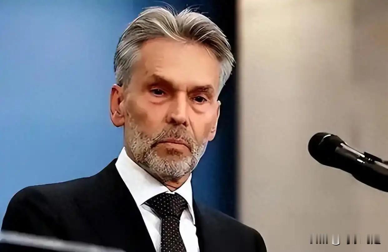 就在刚刚荷兰政府官宣关键决定！当地时间11月6日，全球科技产业链博弈再生波