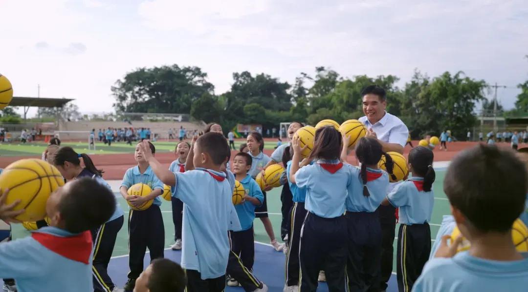 是体育影响了学习提升吗？云南芒市风平镇中心小学学生整体成绩处于中下游，家长对学校