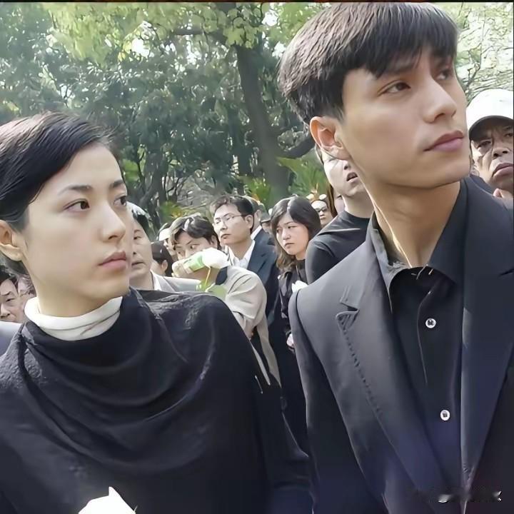 年轻时候的曾黎确实很惊艳素颜也照样扛打妈生脸360度无死角被称为校花不为过