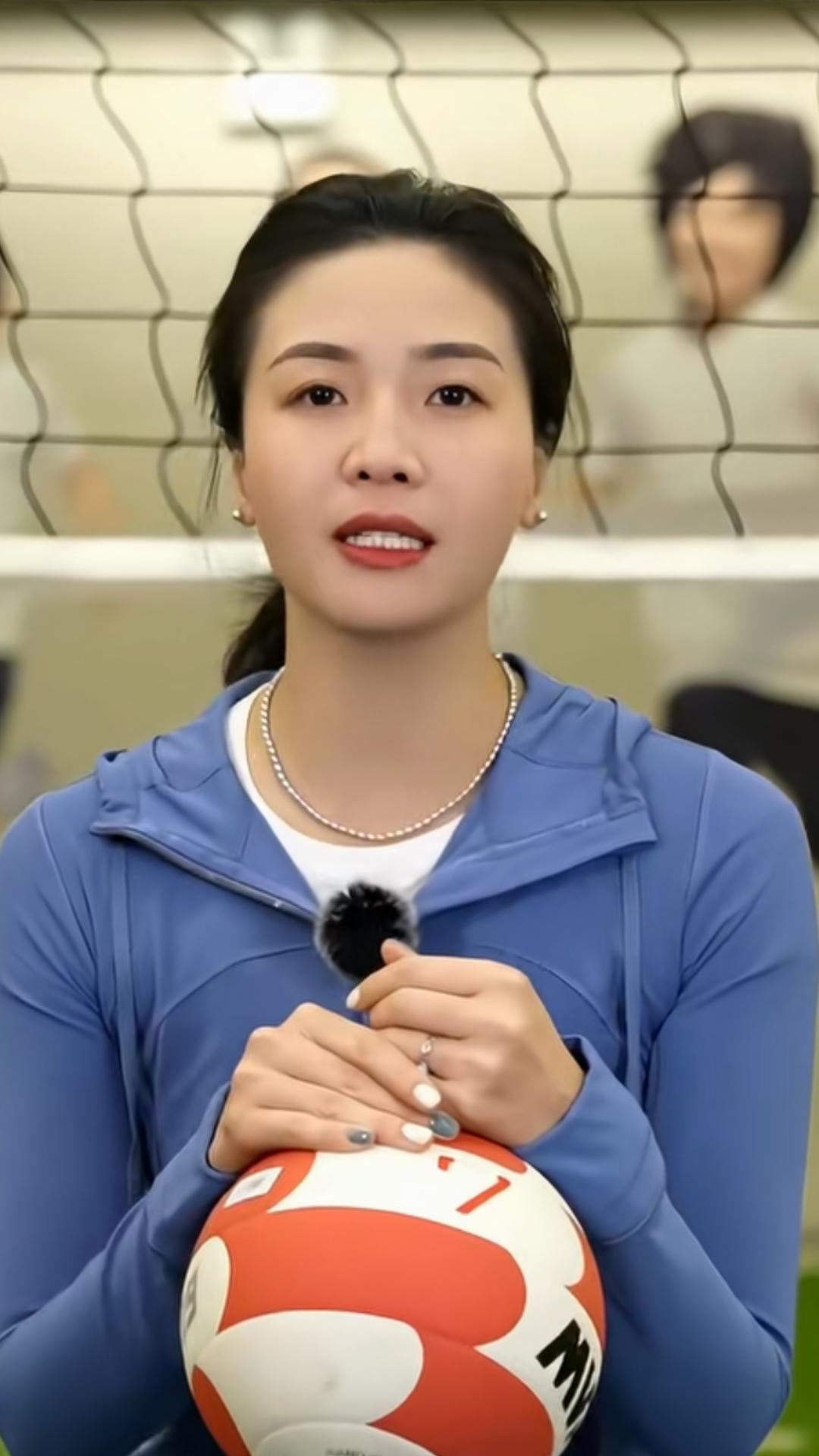 【近日，前中国女排名将魏秋月接受媒体采访，被问你，冯坤，丁霞谁是中国女排能力最强