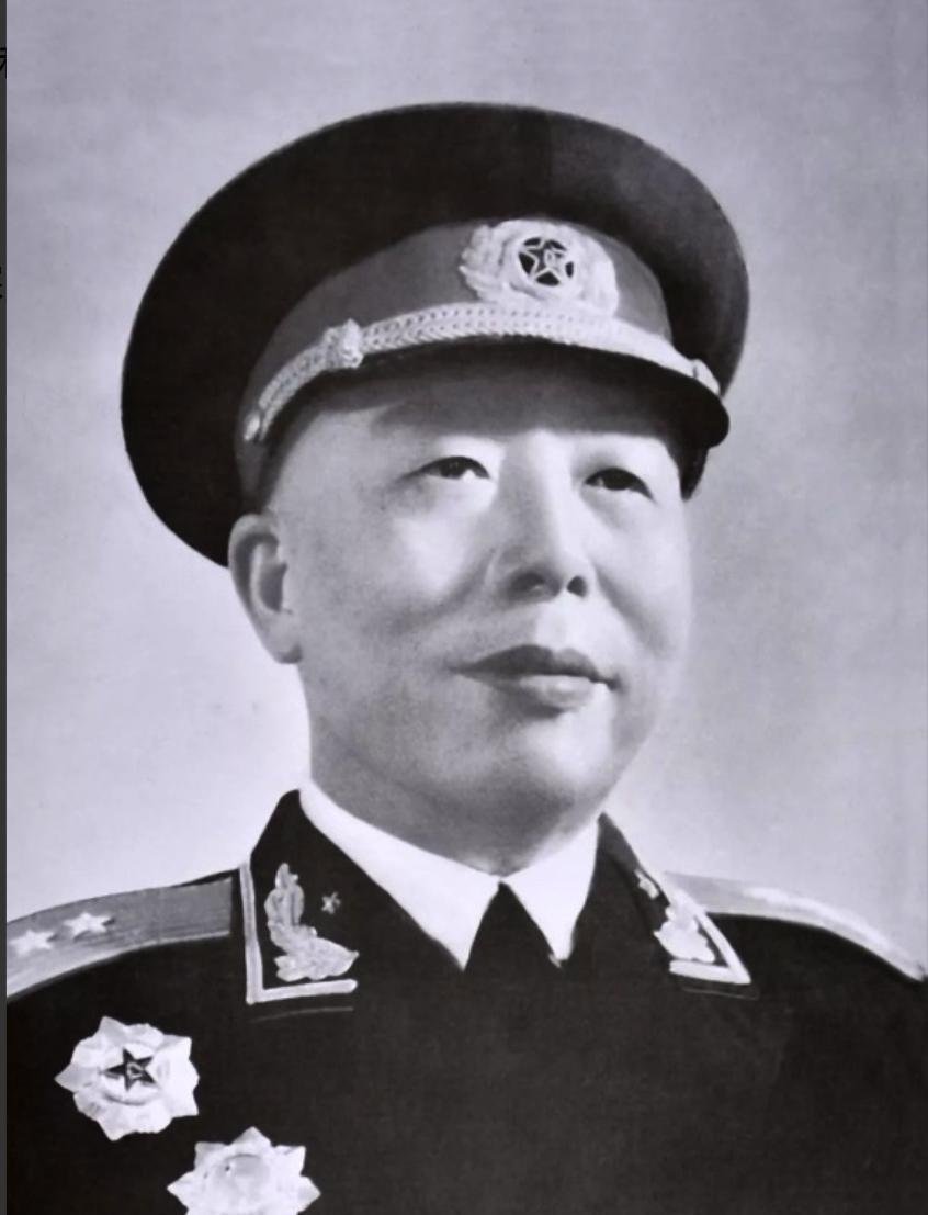 1950年，宋时轮在饭店吃饭，无意间听到了老板的名字，他手猛地一抖，放下筷子对服