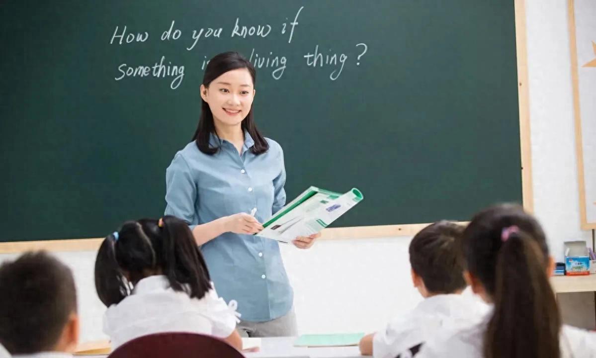 现在的社会为什么对教师，尤其是中小学教师有这么大的恶意？近些年，很多中小学老