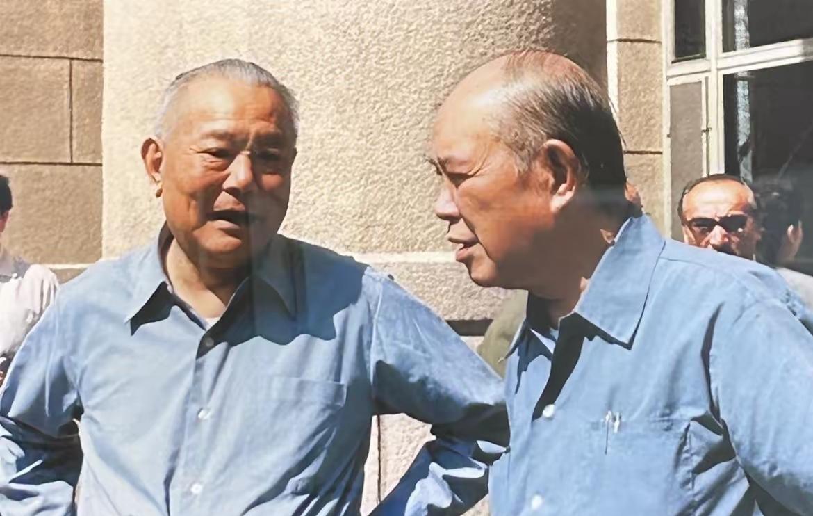 1982年李先念与姚依林共事的历史背景与意义1982年9月，李先念与姚依林