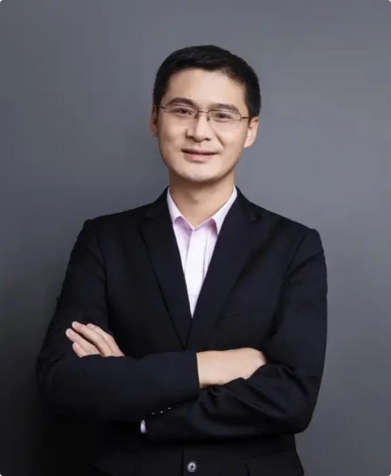 罗翔说过："一个家庭最可怕的不是贫穷，而是有一个善于制造内耗的人，不停地制造矛盾