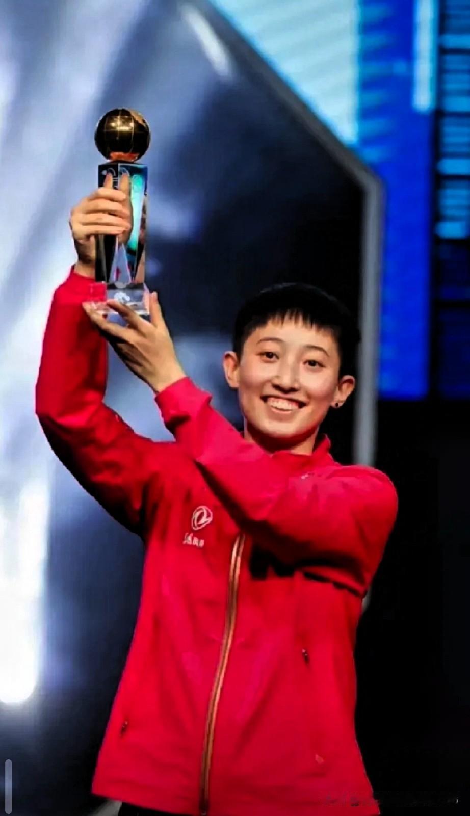 小将范思琪在全运会的赛场上取得了优异的成绩，她用一局不失的表现连赢三局拿下了女单