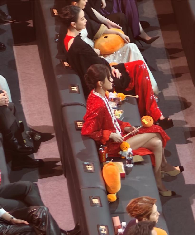 微博之夜又又又解释了一下座位的事儿给大家捋一下他们的逻辑看图三，已知三人一个