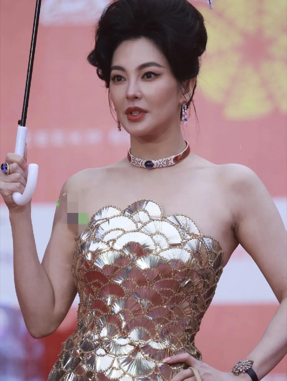 看着像小仙女，一讲话就受不了[笑着哭]