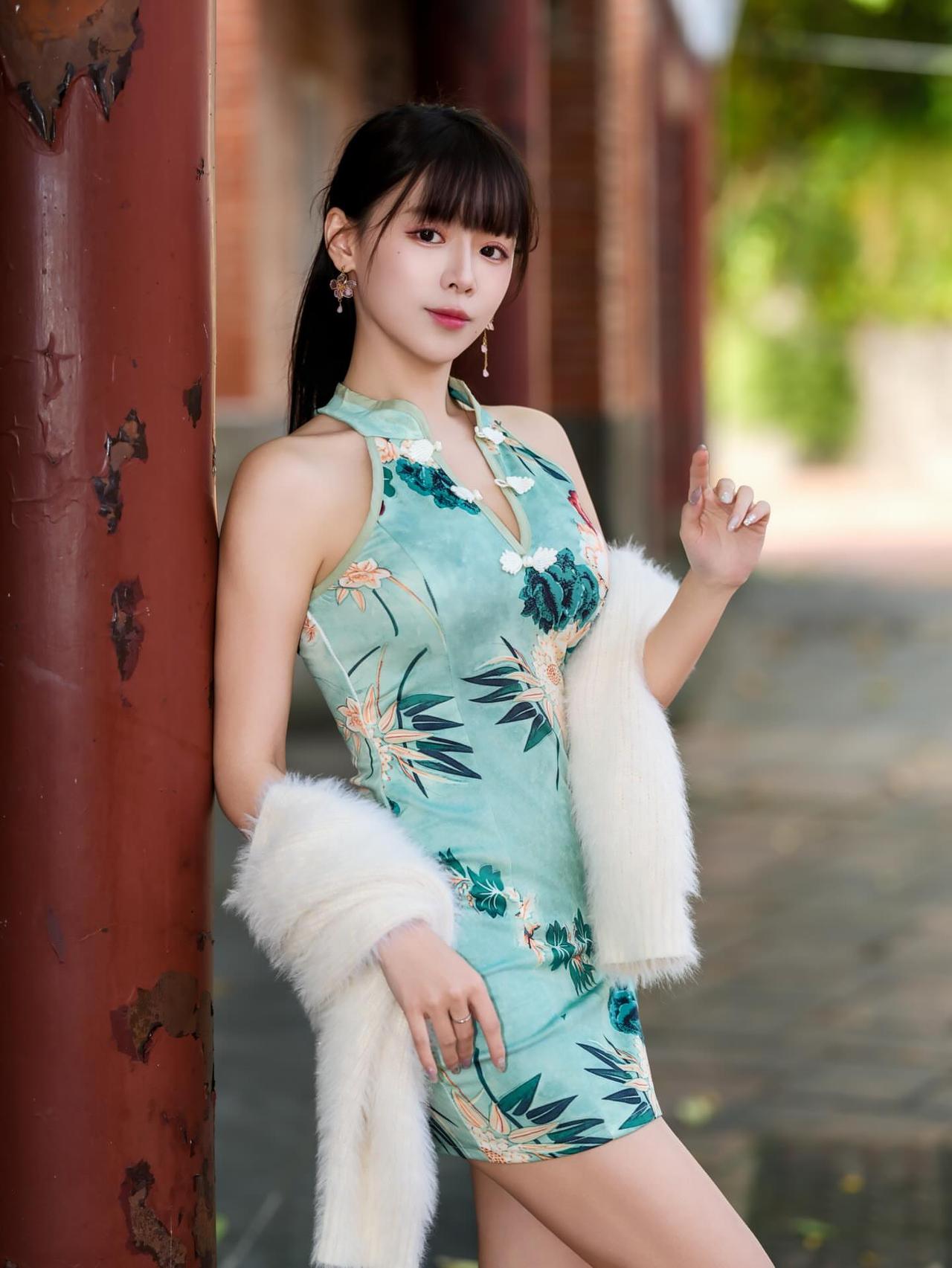 复古旗袍风，优雅气质，白毛绒外套，时尚穿搭甜美小仙女的穿搭