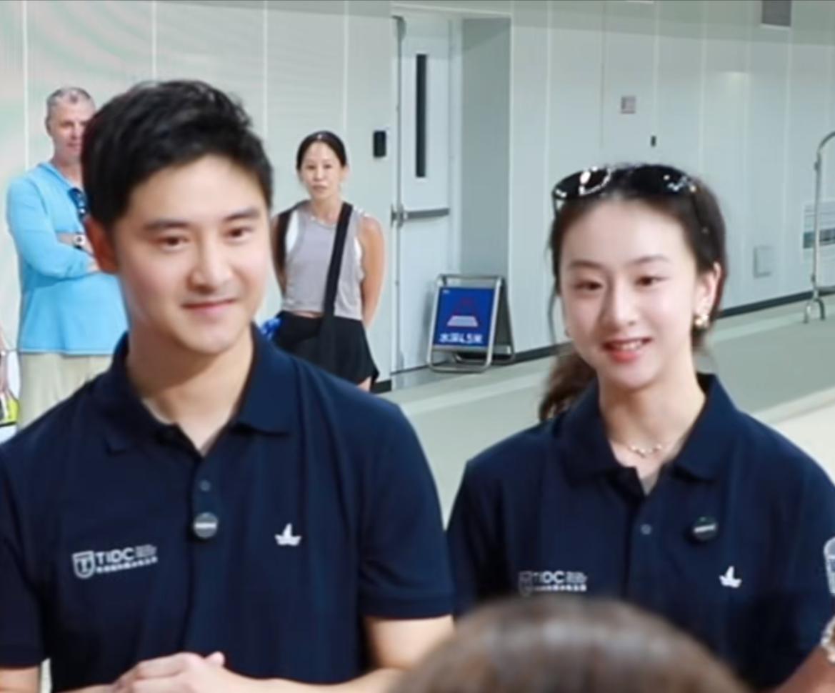 田亮在三亚开跳水俱乐部，女儿森碟充当英语翻译，全程流畅且标准，关键这容貌“大女主