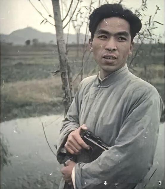 1947年，地下党被处决前婉拒房东送的断头饭：“我吃不下”，房东弯腰轻声说：“这