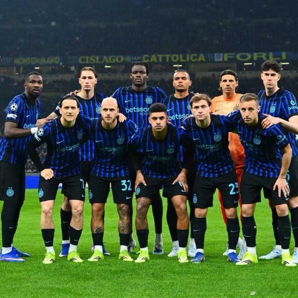 上半场比赛国米12次射门4次射正但是没有取得进球有种得势不得分的感觉…欧冠热