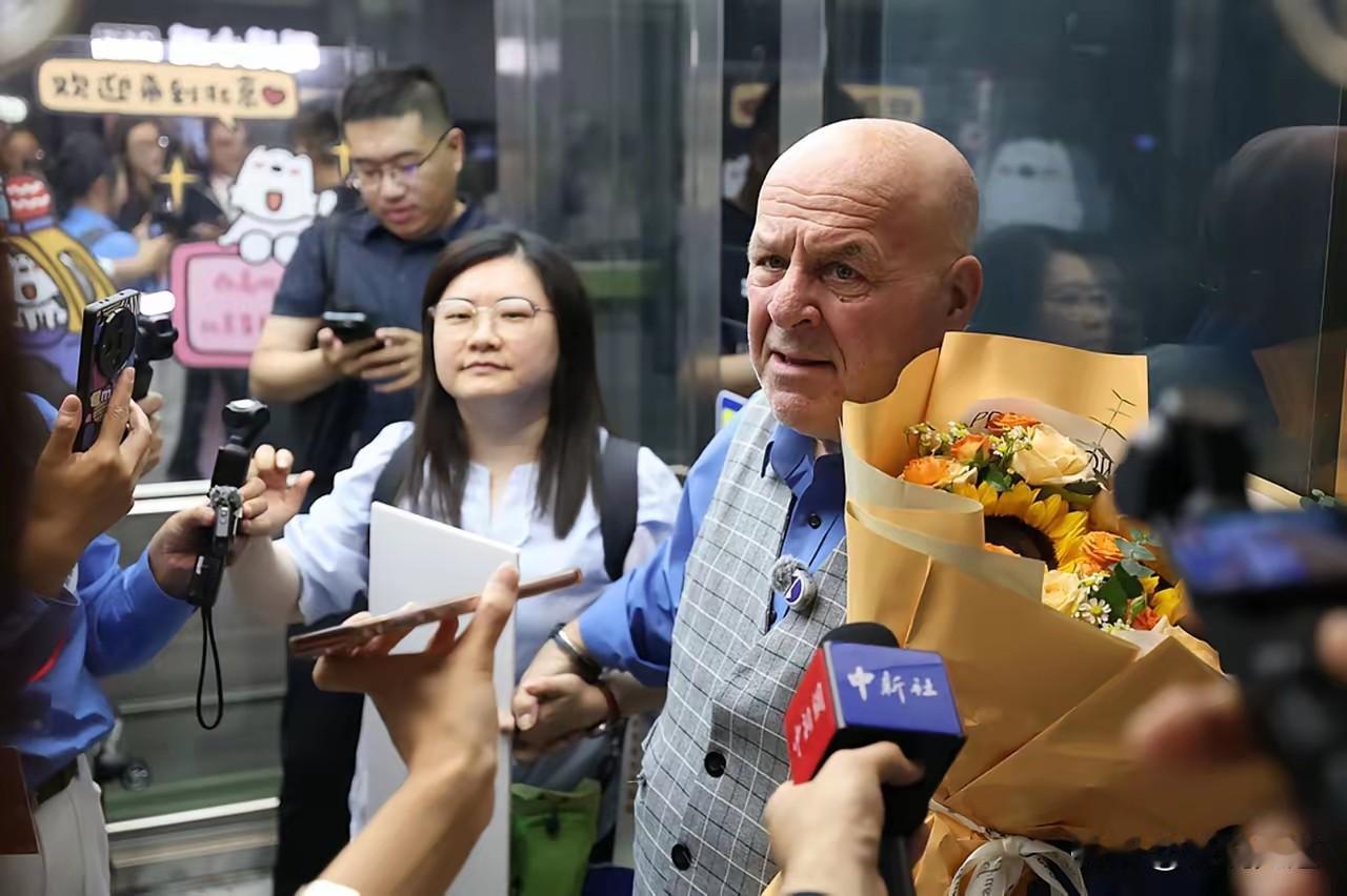 跨越26年的双向奔赴！5000美元，种出一片中美绿荫近日，69岁美国退休教