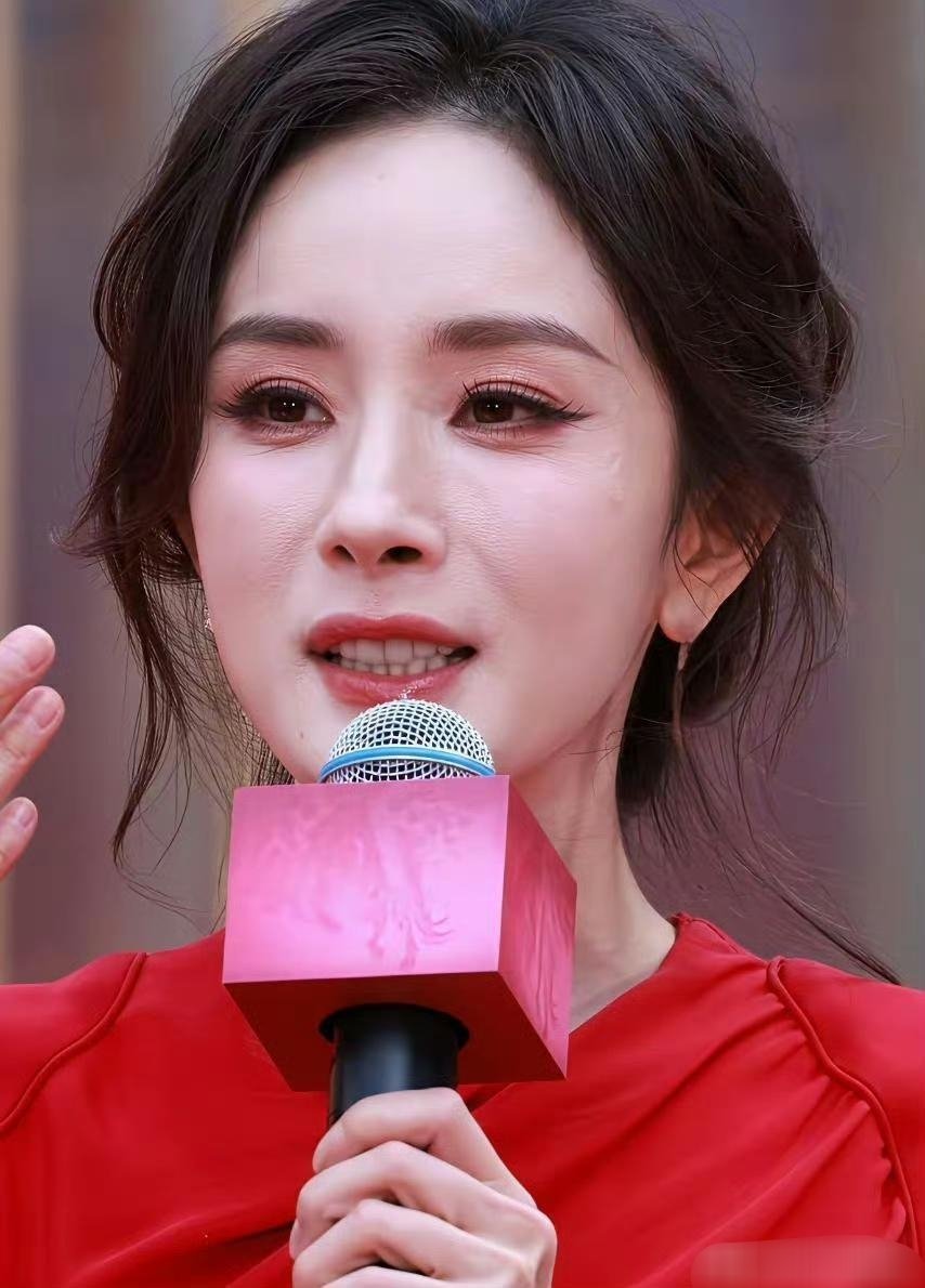 真的没想到…杨幂这么漂亮的大眼睛也需要贴双眼皮贴吗？！