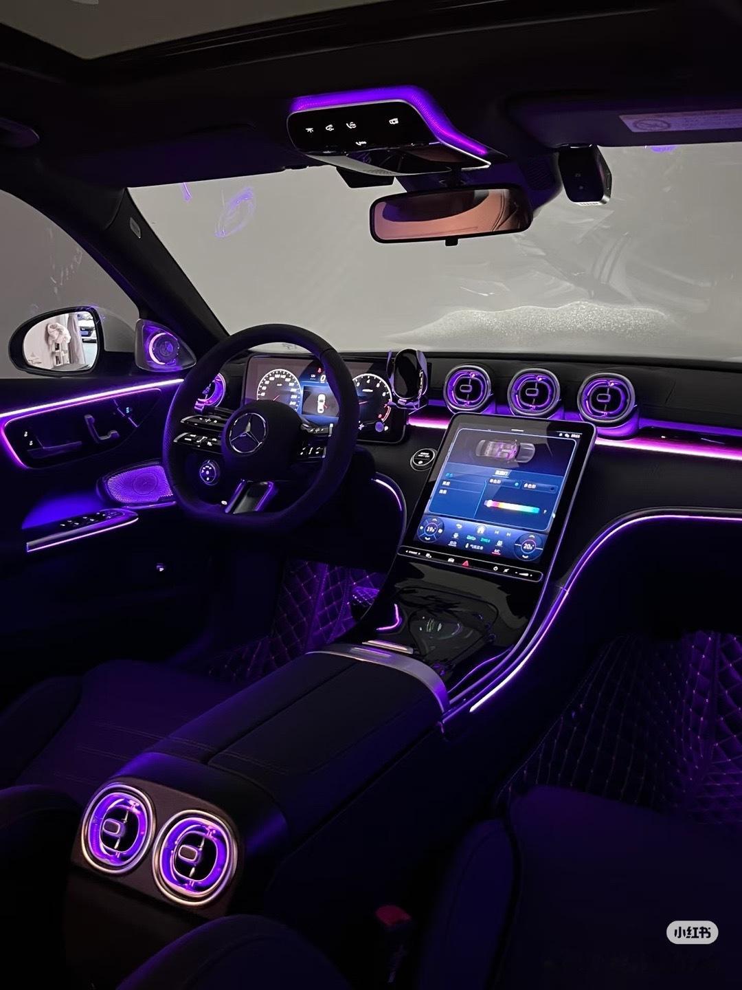 中国成奔驰跌幅最大单一市场我不谈别的，我说一个小众的。我觉得现在奔驰的氛围灯特别