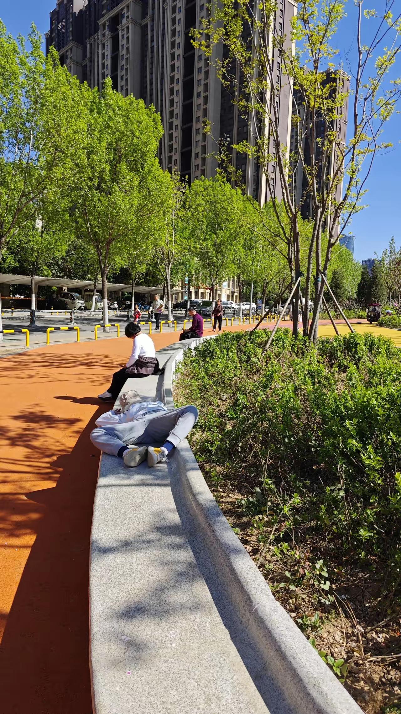 一位老中医令人彻悟的话：晒太阳出汗和运动出汗是不一样的​晒太阳出汗，是太阳的