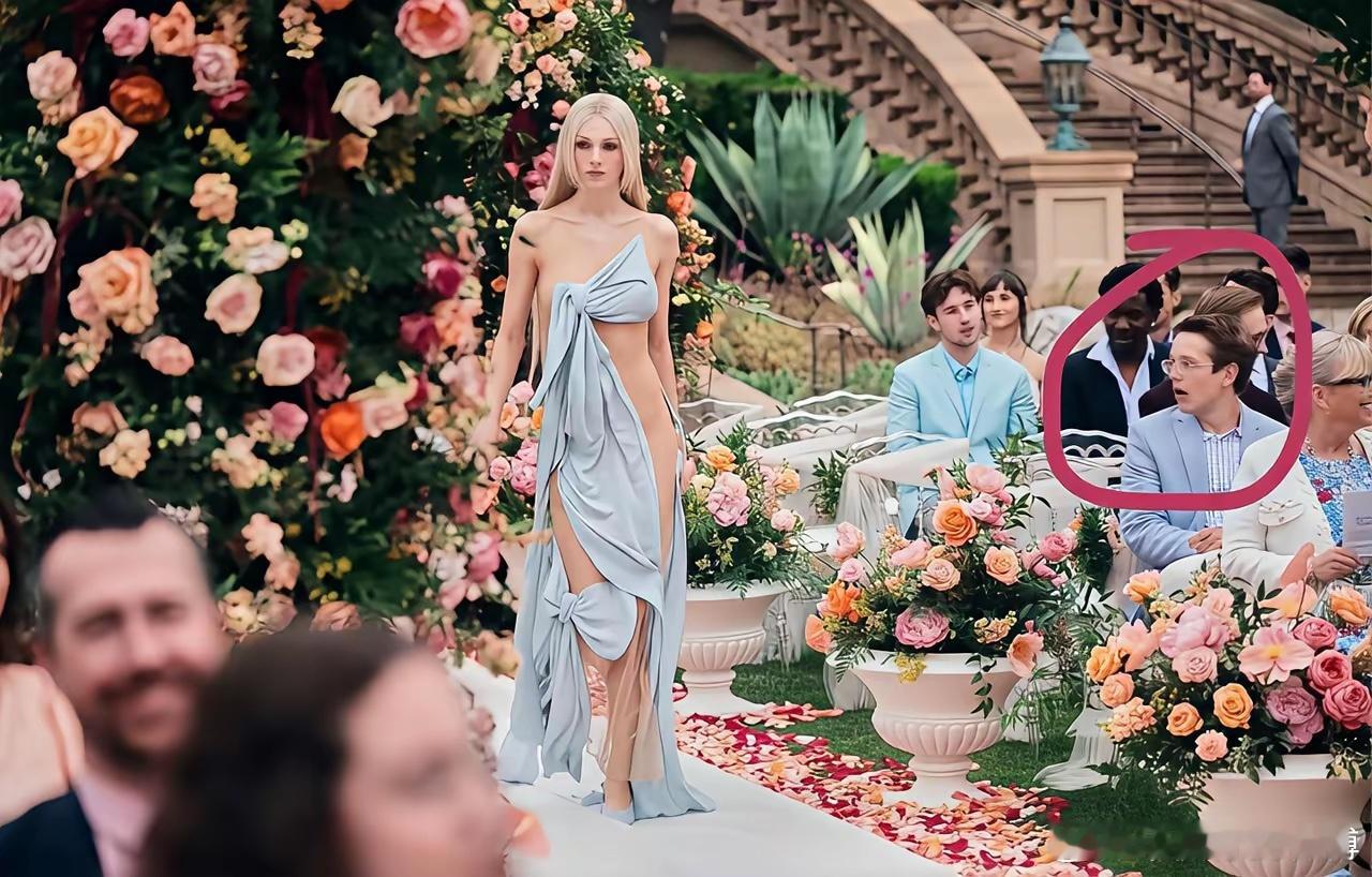 茱儿丝女王就穿成这样来参加Nate的婚礼太时尚了吧旁边的人的反应都看呆震惊了