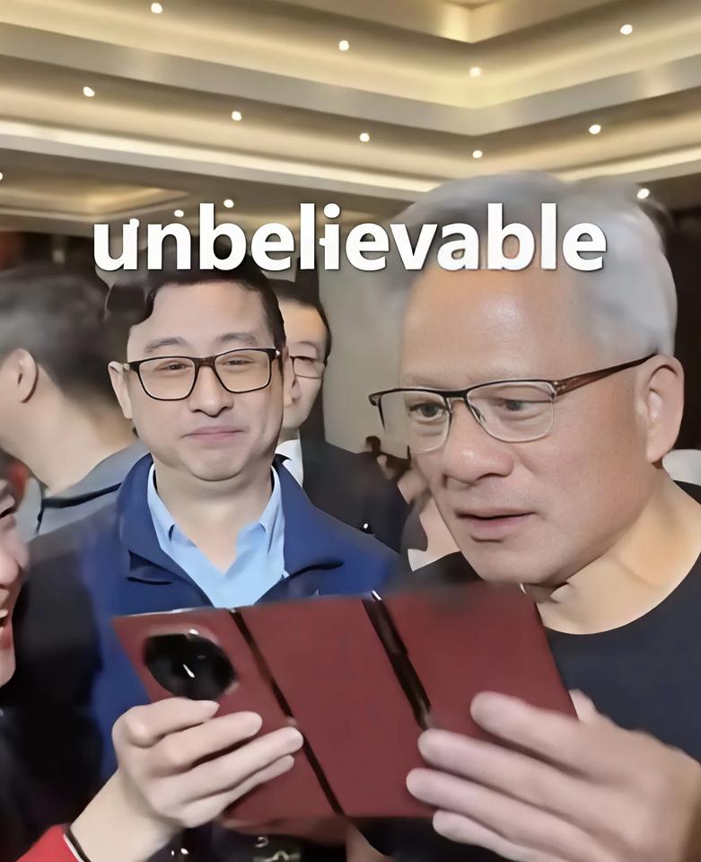 黄仁勋：任何轻视华为的人都是非常天真的。老黄在链博会演讲后安排了媒体见面，从