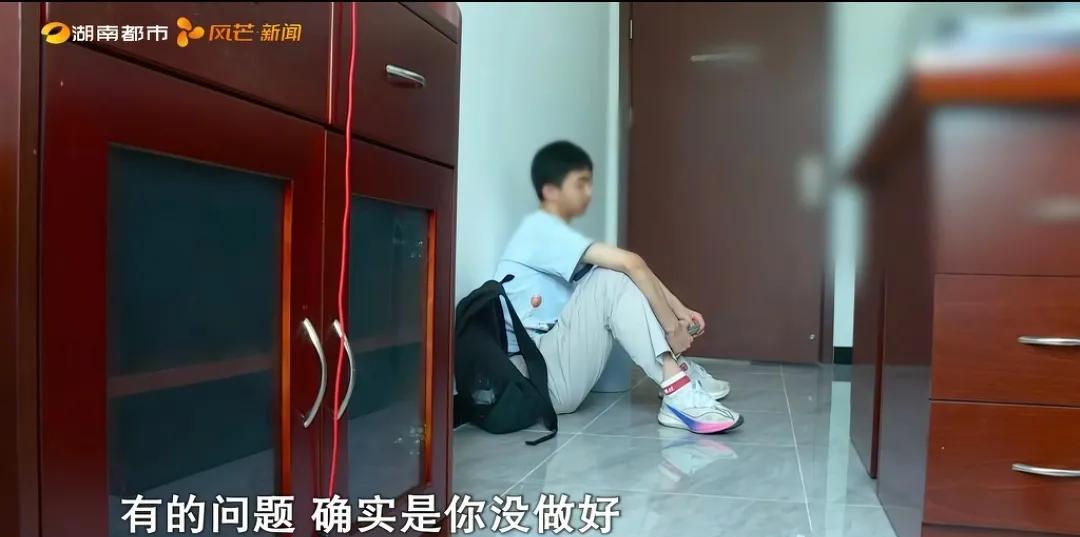 高考575分的小凯彻底被父母抛弃了，高考前就被停掉了生活费，这是这样的父母啊！