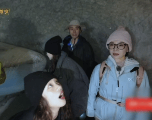 李沁马思纯怪不得你俩能玩到一块哈哈哈两个人的探究欲一样的多