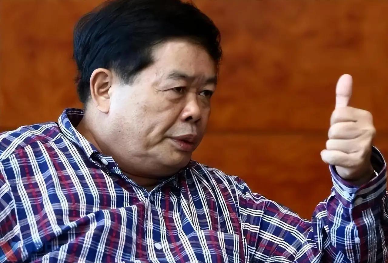 曹德旺的这番话，犹如一颗重磅炸弹，瞬间点燃了无数人的思考。一个身家百亿的企业家，