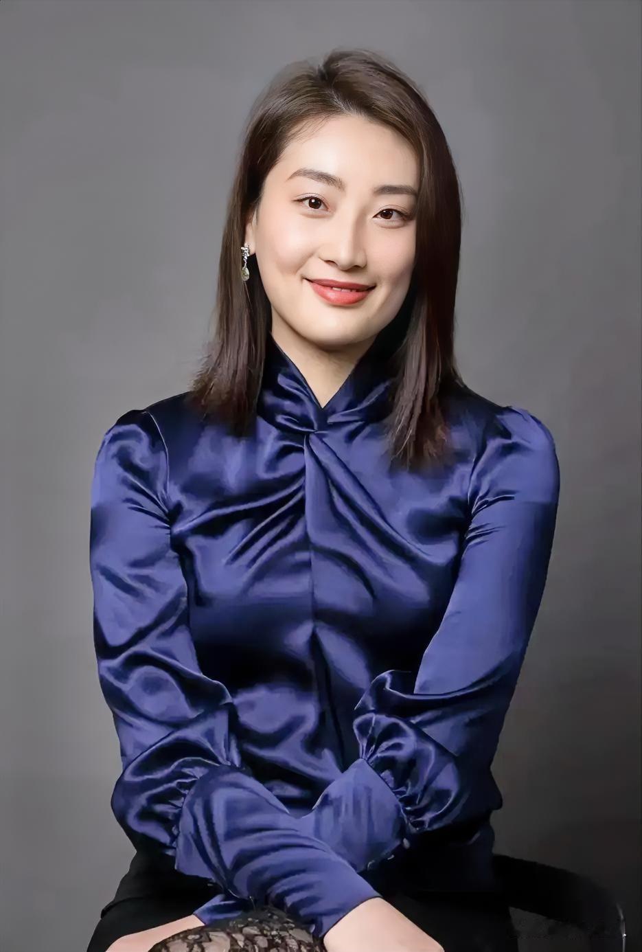 这个世界上，很多人都看不懂宗馥莉，明明44岁，手握七百多亿的庞大资产，却始终