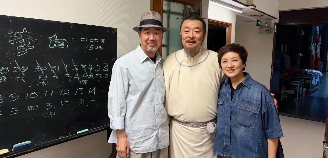 63岁的冯远征，离人生大赢家只差一步生活上，冯远征有不少老朋友，最近张国立还