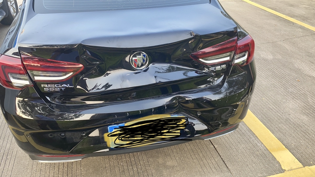 半年被追了4儿子店说要切割后围板9000公里高速被追尾，4儿子店说切割换后围板