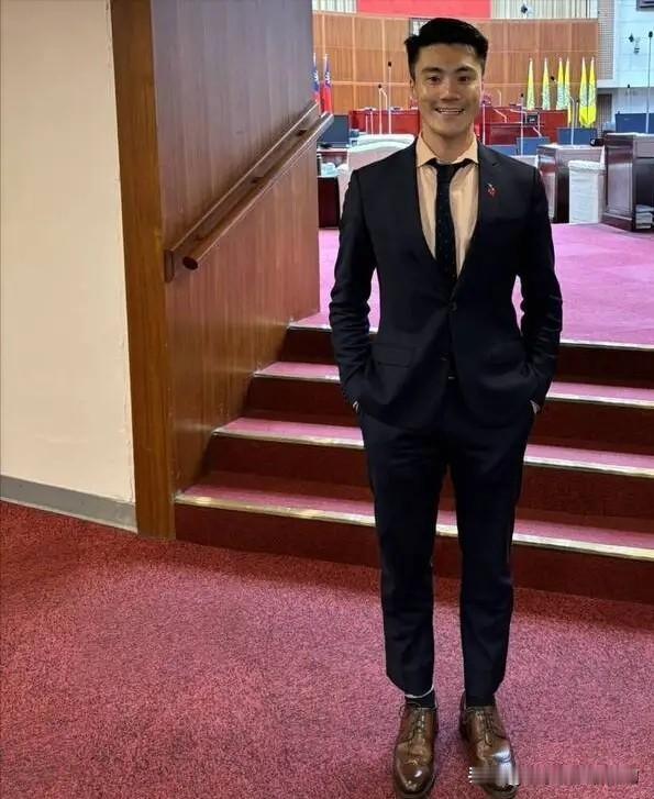 国民党考纪会简直成了笑话，双重标准玩到没底线，让支持者彻底寒心！陆配中常委何