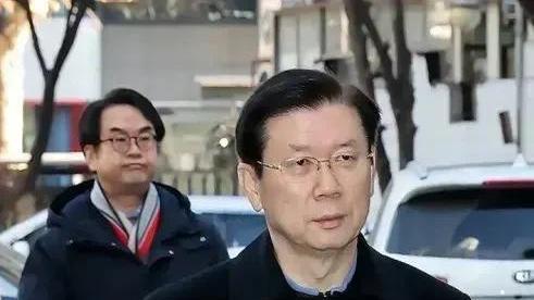 朴钟俊反水, 崔相穆妥协, 尹锡悦无奈, 李在明支持率大跌