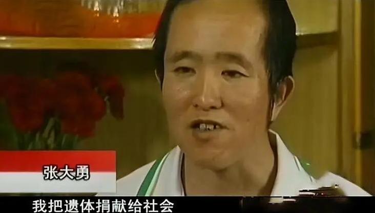 2009年，长春的一家医院里，值班医生王超又一次听到了奇怪的猫叫声，王超为了破解