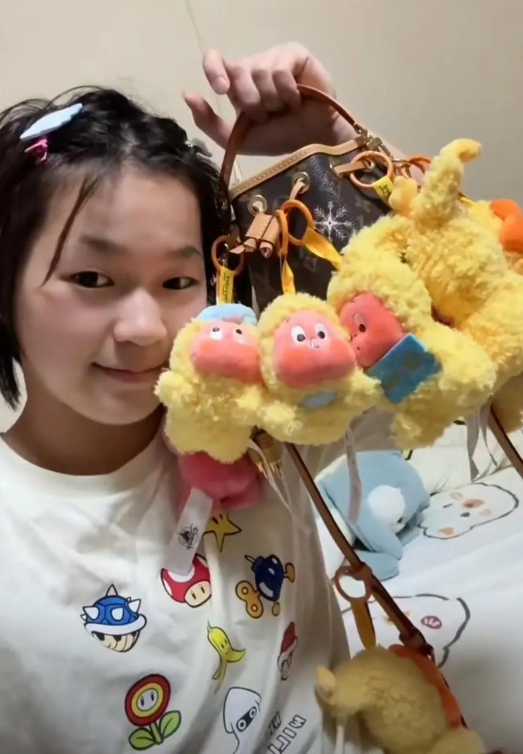 全红婵还能重回跳水赛场吗？我感觉有点悬了。这位天才少女，曾经以她那令人惊