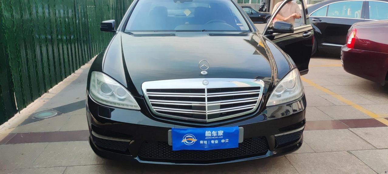 市面上有很多老豪车，成色有好有坏，价格也高低不一。在普通人看来，这种老豪车不能碰