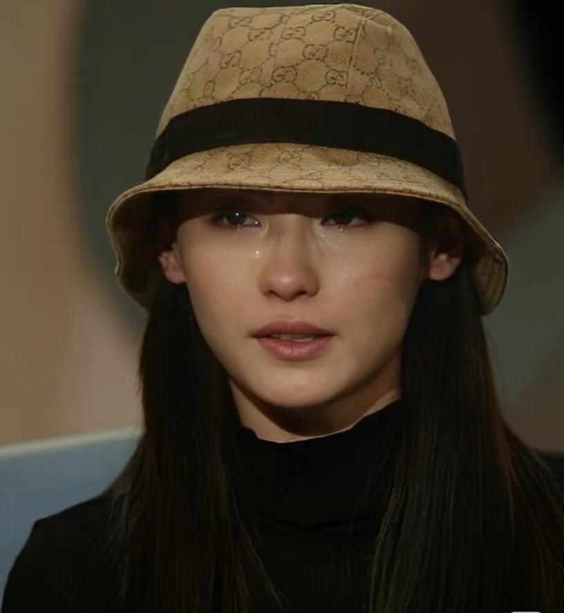 张柏芝现在估计很后悔，不是后悔和余毓兴闹翻了面临上千万赔偿，也不是后悔和